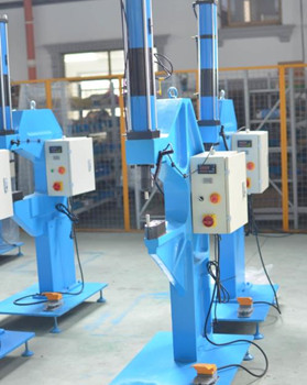 鉚接機(jī)定制時(shí)需要注意哪些?這幾個(gè)方面需留意!